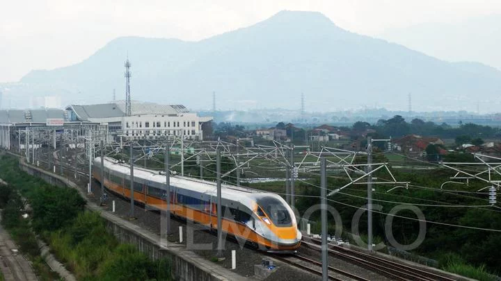 Pamer Kereta Cepat Jakarta-Bandung Meski Belum Rampung