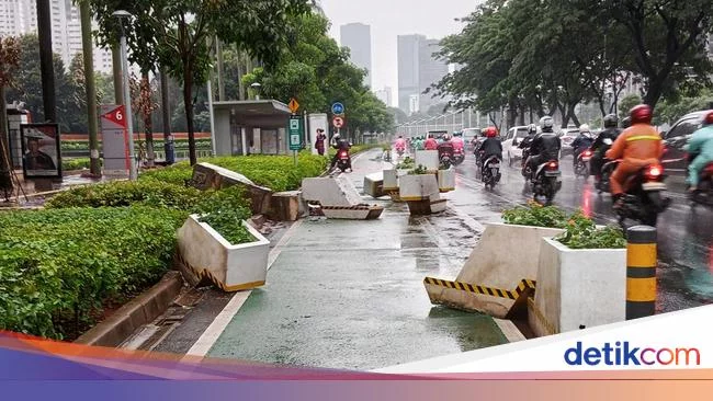 Mengemuka Ulah Fortuner Bikin Jalur Sepeda di Sudirman Porak-poranda