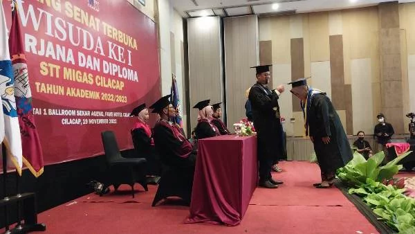 STT Migas Cilacap Gelar Wisuda Perdana, Lulusannya Siap Kompetisi di Perusahaan Internasional Sektor Migas