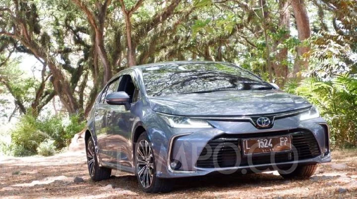 Cek Harga Mobil Hybrid Toyota per November 2022, Altis Termurah