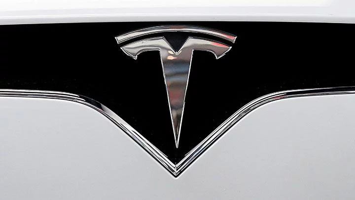 Tesla Recall 321 Ribu Mobil karena Lampu Belakang Bermasalah