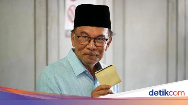 Anwar Ibrahim Bersikeras Punya Cukup Dukungan Bentuk Pemerintahan