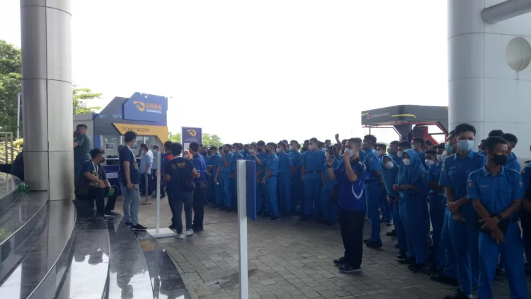 Ratusan Siswa SMKN 1 Rembang Belajar Teknologi Otomotif Terkini di GIIAS Semarang