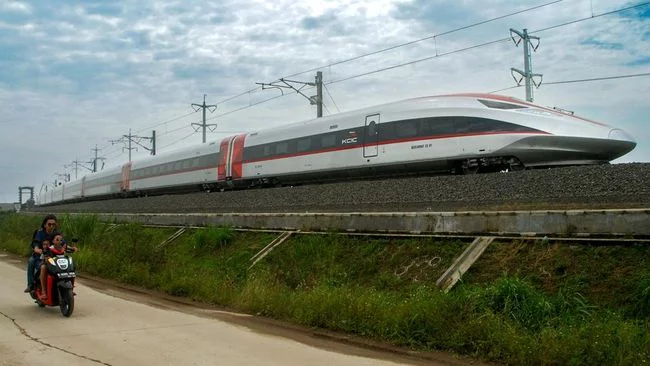 Terancam Mandek, Kereta Cepat JKT-BDG Getol Cari Utangan