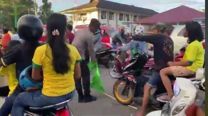 Pawai Kemanangan di Ambon, Bendera Brasil yang Dibawa Fans Samba Sempat Ditarik Polisi