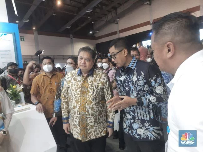 Airlangga Sentil Neraca Migas Defisit Nyaris US$ 2 miliar