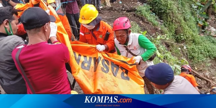Terkubur Longsoran di Cianjur, Mobil Yayasan Al Azhar Dipotong-potong untuk Evakuasi Jenazah Para Penumpang Halaman all