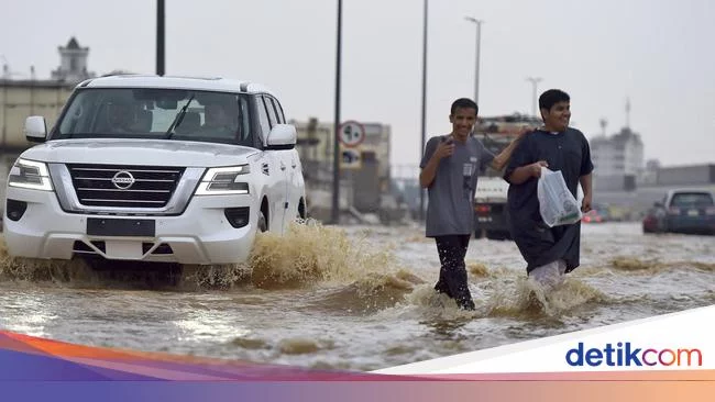 5 Fakta Banjir Jeddah Bikin Jalan Lumpuh dan Telan Korban Jiwa
