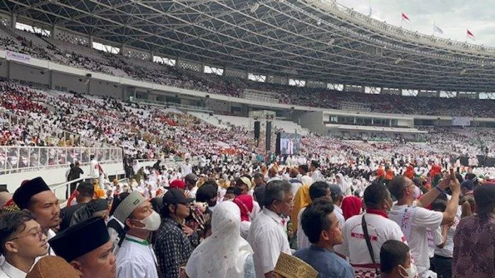 Puluhan Ribu Relawan Jokowi Banjiri Stadion GBK, ada Yang Sudah Datang Sejak Jumat Malam