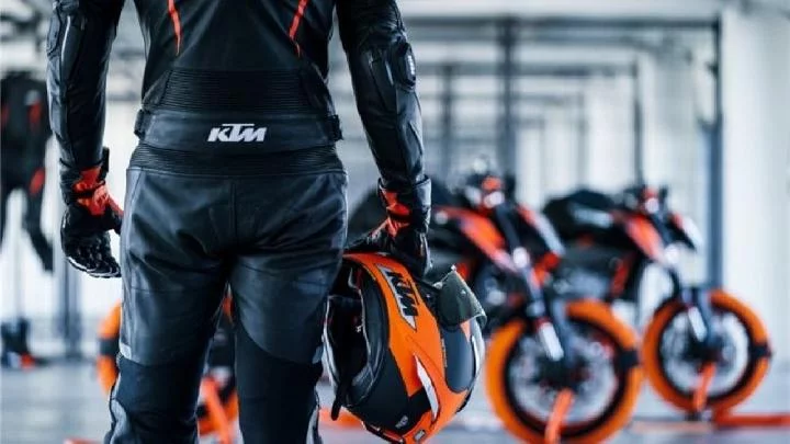 KTM Segarkan Lineup Sepeda Motor dengan Warna Baru