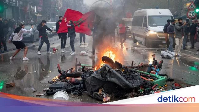 Belgia Vs Maroko: Fans Rusuh di Brussel, Skuter Dibakar!