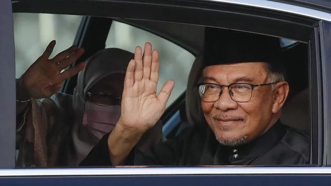 Anwar Ibrahim Tolak Gunakan Mobil Dinas Baru, Ini Alasannya