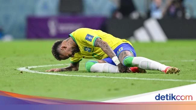 Tite Ungkap Alasan Tak Langsung Ganti Neymar saat Cedera