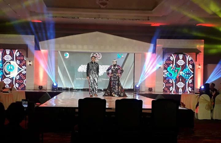 Fashion Show Batik Go Internasional Menutup Kegiatan Hari Jadi Tulungagung ke-817