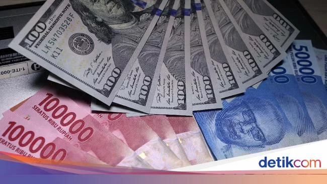 Gerak Dolar AS Kian 'Gila' Dekati Rp 16.000, Ternyata Ini Biang Keroknya!