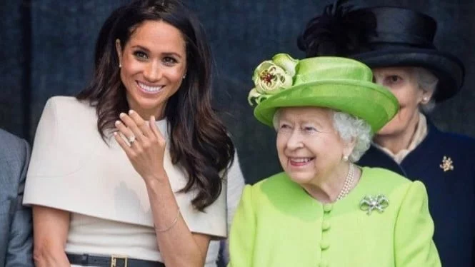 Mendiang Ratu Elizabeth II Sebut Pangeran Harry Terlalu Cinta ke Meghan Markle