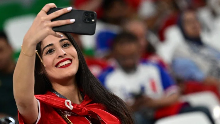 Cantik dan tersenyum: foto-foto penggemar cantik Tunisia