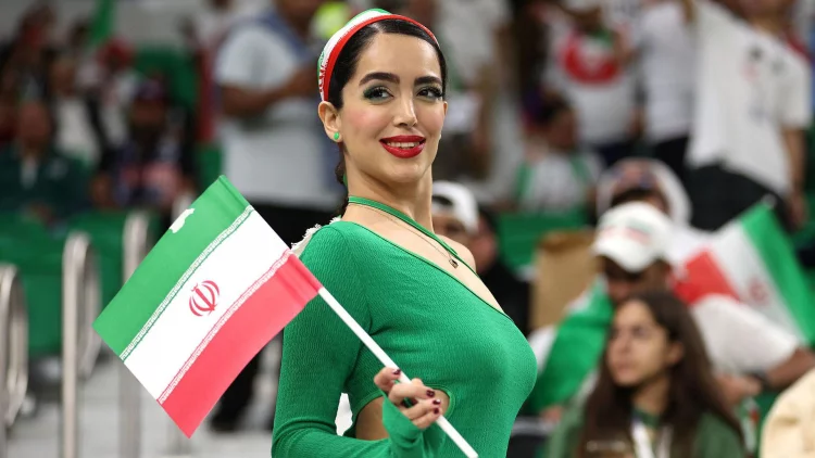 Foto-foto penggemar Iran yang cantik menjadi viral