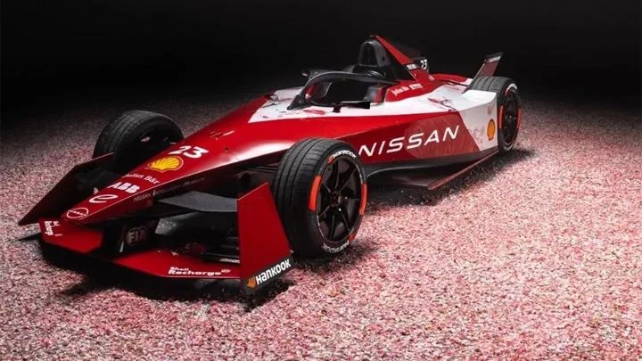 Mobil Balap Listrik Formula E Gen3 Nissan Pakai Livery Mirip Ferrari