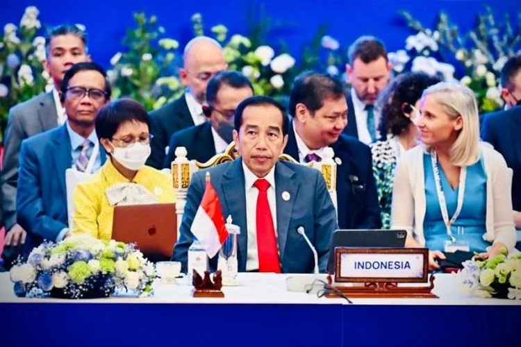 Bangun Sistem Baterai Kendaraan Listrik, Jokowi : Indonesia Akan Diserbu!