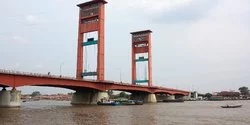 Wisatawan Dirampok saat Selfie di Jembatan Ampera, Handphone dan Uang Dikuras Pelaku