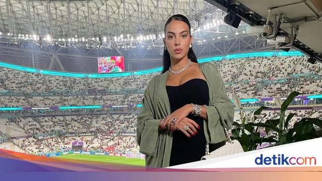 Gaya Georgina Rodriguez dengan Perhiasan Rp 34 M saat Dukung Cristiano Ronaldo