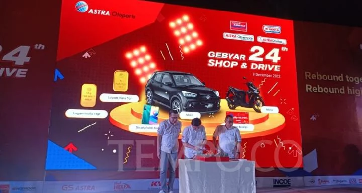 Shop&Drive Serahkan Hadiah Mobil untuk Pelanggan Setia