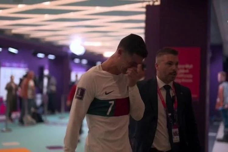 Tangis Ronaldo Sambut Kekalahan Portugal: Gagal Boyong Piala di Karir Internasional Terakhirnya