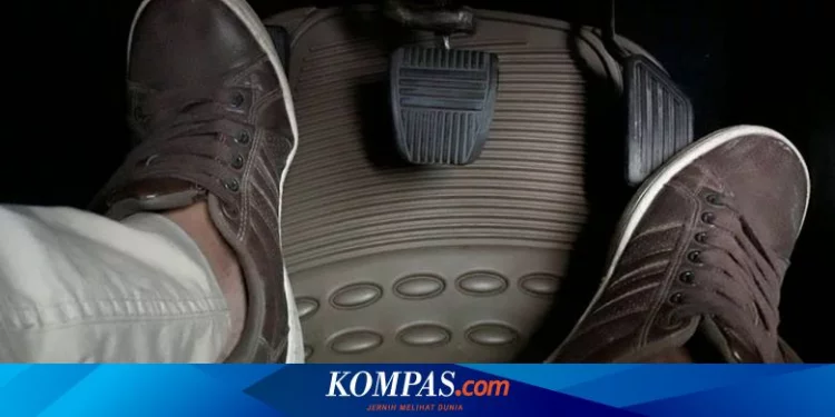 [POPULER OTOMOTIF] Injak Kopling atau Rem Dahulu Saat Kurangi Kecepatan Mobil Manual? |  Biaya Resmi Perpanjangan SIM A dan C per Desember 2022