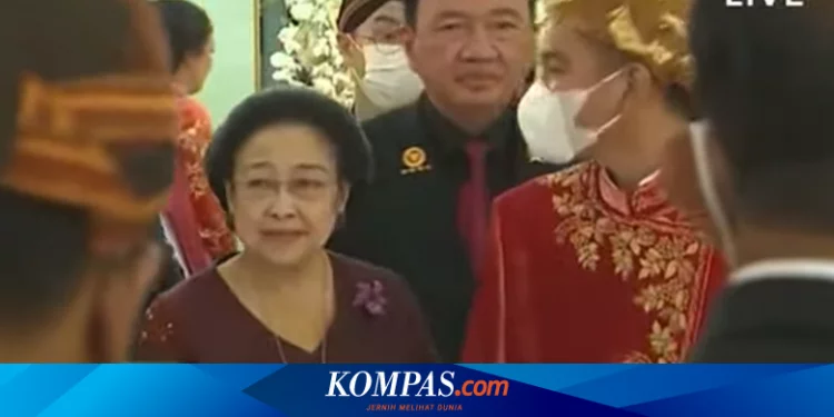 Megawati Gandeng Gibran di Pernikahan Kaesang, Politisi PDI-P Anggap Kode Maju Pilgub