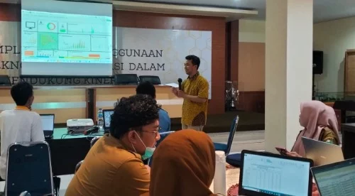 Warek Bidang Akademik ITH Narasumber Workshop Implementasi Penggunaan TI BKPSDMD Parepare