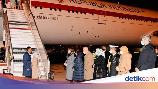 Jokowi dan Istri Serta Rombongan Tiba di Brussel