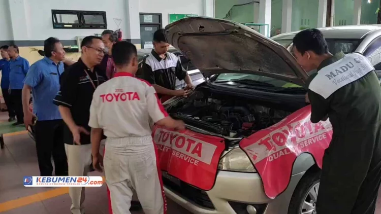 Tularkan Ilmu Otomotif, Nasmoco Goes To School Sambang ke SMK Ma’arif 2 Gombong