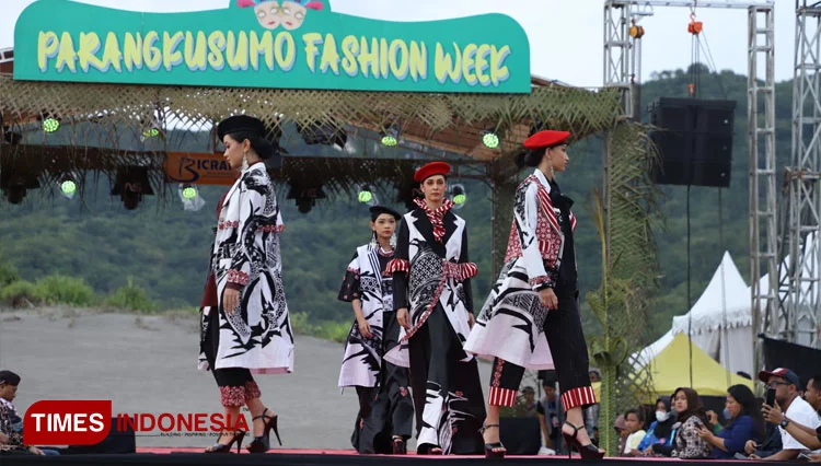 Dimeriahkan Model Internasional, Parangkusumi Fashion Week Tutup Gelaran BICRAFEST