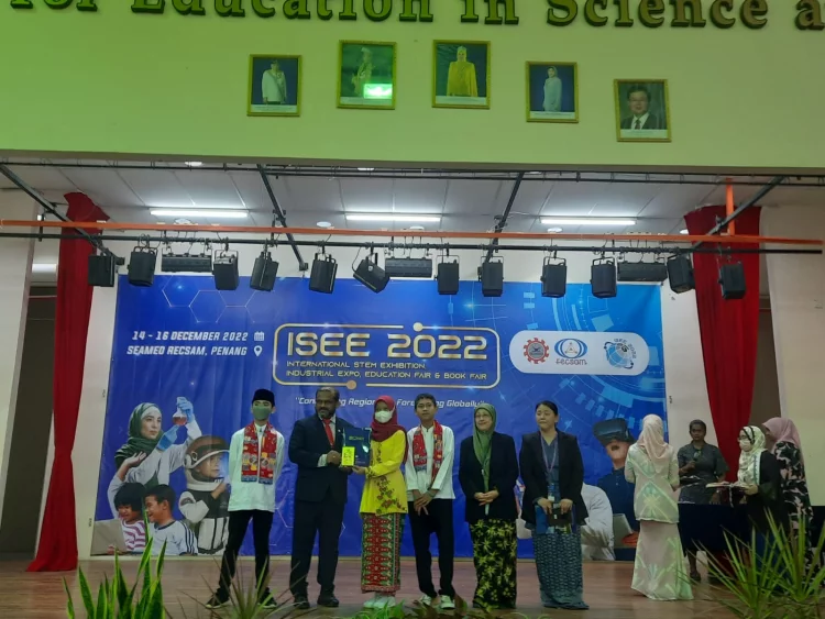 SMP Muhammadiyah ini Mendapat Penghargaan Inovasi Terbaik Di Perlombaan Internasional di Malaysia