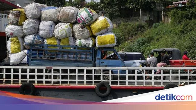 Ragam Suara Minta Larangan 'Truk Obesitas' Ditunda