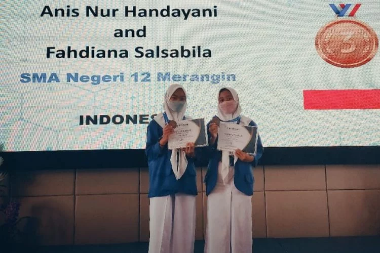 Karya Ilmiah Kopi Pinang dan Jahe Siswi SMAN 12 Merangin Juara Internasional