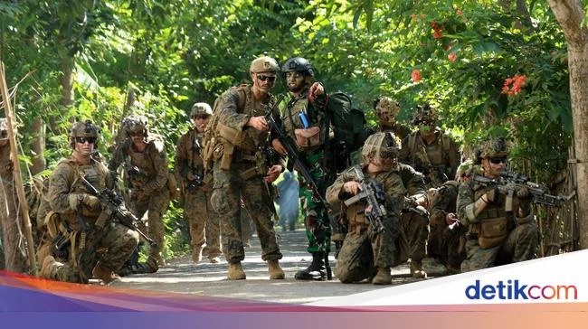 Intip Latihan Operasi Marinir Indonesia-AS di Situbondo
