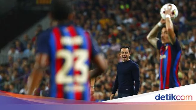 Xavi Rasakan Tekanan Bawa Barcelona Juara di Musim Ini