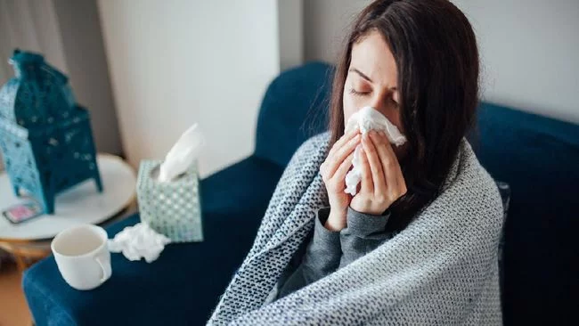 Sekilas Mirip Flu, Simak 5 Gejala Covid-19 Varian Terbaru