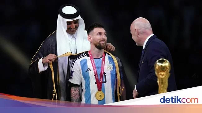 'Sultan' Oman Tawar Jubah Messi Rp 15,5 M!