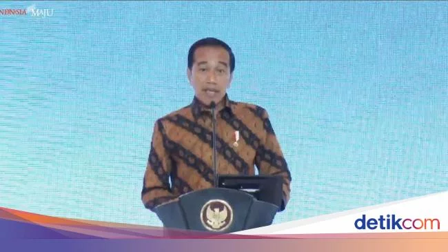 Canda Jokowi Usai Tak Diajak Nyanyi Para Menteri
