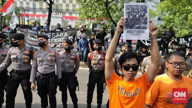 Sidang Tersangka Kanjuruhan Pindah ke Surabaya, Aremania Tetap Kawal