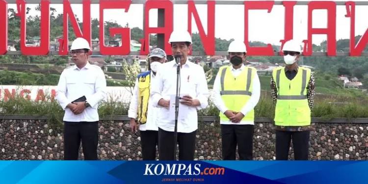 Jokowi: Siapa Pun Gubernurnya Harus Selesaikan Normalisasi 13 Sungai di Jakarta