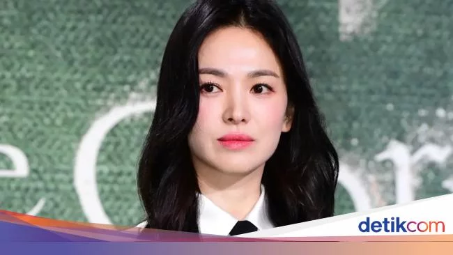 7 Foto Penampilan Song Hye Kyo Disebut Tua, Tuai Perdebatan Netizen