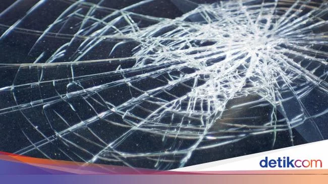 Kecelakaan Beruntun Libatkan 3 Mobil di Jalan Layang MBZ Arah Cikampek