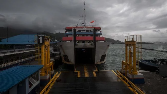 Mobil Penumpang Jatuh ke Laut di Merak Gegara Tali Kapal Melebar