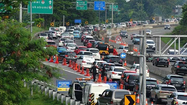 57 Ribu Kendaraan Melintasi Jalur Puncak Bogor Jelang Nataru