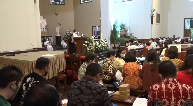 5 Peristiwa Kemarin, Ribuan Umat Kristiani Jalani Ibadah Natal di Gereja Katedral Bandung Hingga Bus Listrik di Bandung Raya