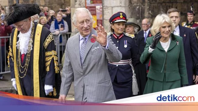 Raja Charles Puji William-Kate, Tak Sebut Harry-Meghan di Pesan Natal